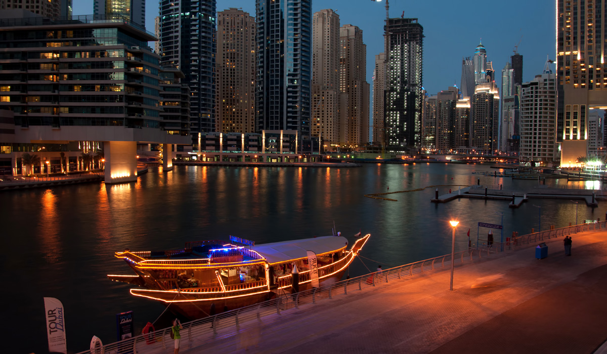 5-Star Tour Dubai Marina Dinner Cruise